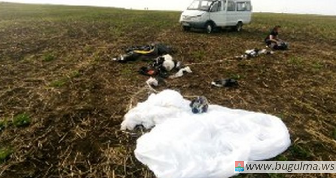 Следком опубликовал фото с места гибели парашютистов в Татарстане.