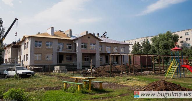 Город начинается со двора: мэр Бугульмы проинспектировал ход ремонта придомовых территорий