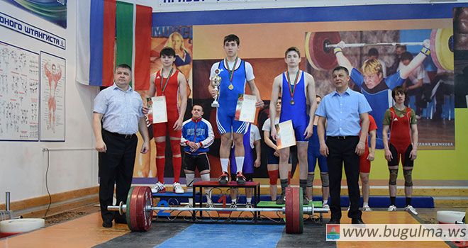 Студенты БСТК стали призерами чемпионата по тяжелой атлетике