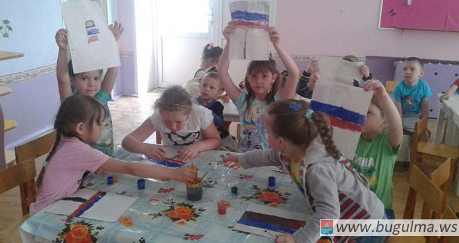 В Прогресском детском саду проведен праздник Российского и Татарстанского флагов