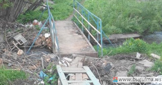 Жители Бугульмы пожаловались на рассыпающийся мост