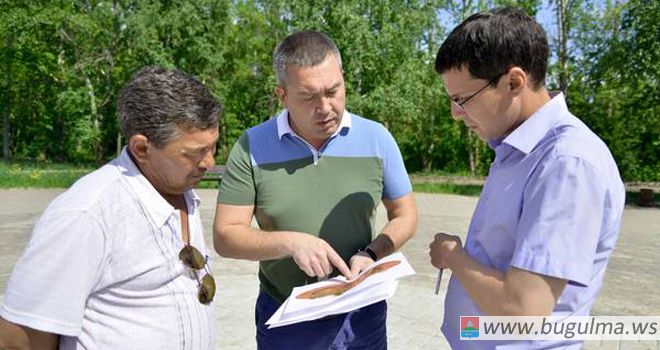 В рамках «Строительной среды» глава Бугульминского района Линар Закиров проинспектировал ход реконструкции центрального водоема и Парка куль