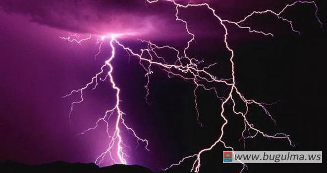 В Бугульминском районе молния оставила без электричества почти 800 человек