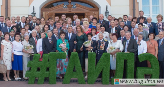 Семья из Бугульмы побывала на торжественном приеме президента Татарстана и его супруги