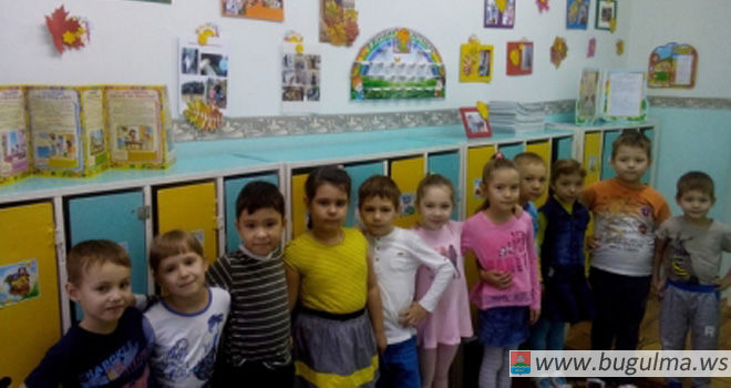 Фотографии воспитанников бугульминского детского сада №20 украсили стены одной из его групп