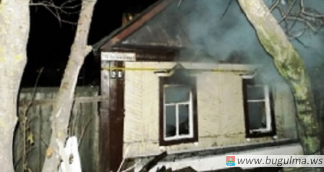 В Бугульме горел частный дом на улице 28-ми Панфиловцев