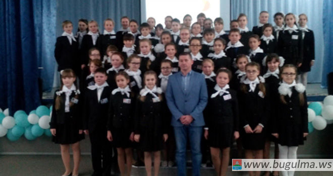 Учеников пятых и шестых классов школы № 3 города Бугульмы приняли в ряды Российского движения школьников