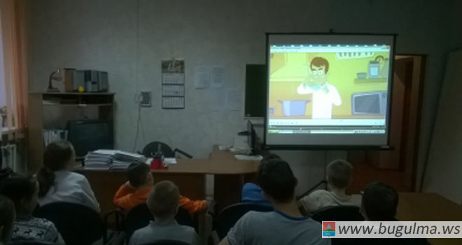 Воспитанникам бугульминского приюта показали мультфильмы о поварах и строителях