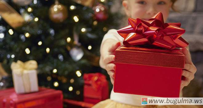 Родители не обязаны сдавать деньги на новогодние подарки