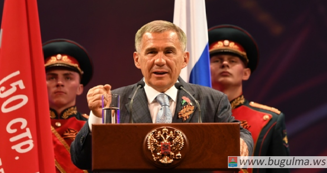 Рустам Минниханов поздравил татарстанцев с Днем Победы