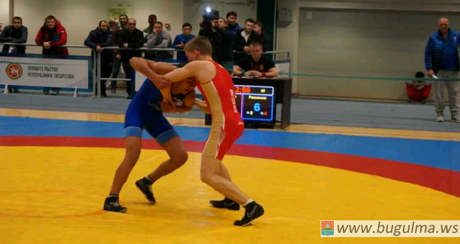 В Бугульме проходят Всероссийские соревнования по греко-римской борьбе.