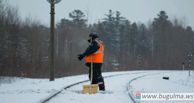 На железнодорожной станции Бугульма сконцентрированы силы по уборке снега.