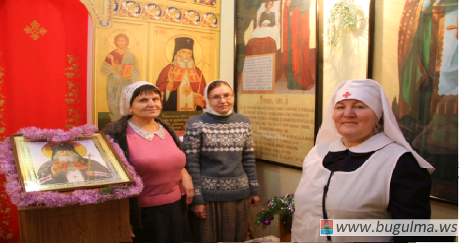 Пациентов ЦРБ поздравили с новогодними и рождественскими праздниками .