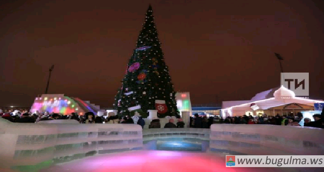 Минниханов вручил призы за лучшее новогоднее оформление среди городов и районов РТ .