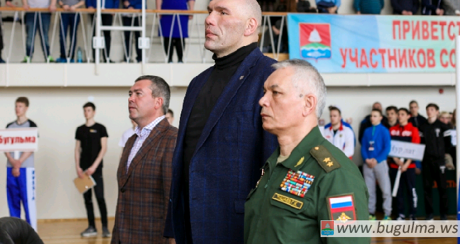 Николай Валуев открыл турнир по кикбоксингу в Бугульме.