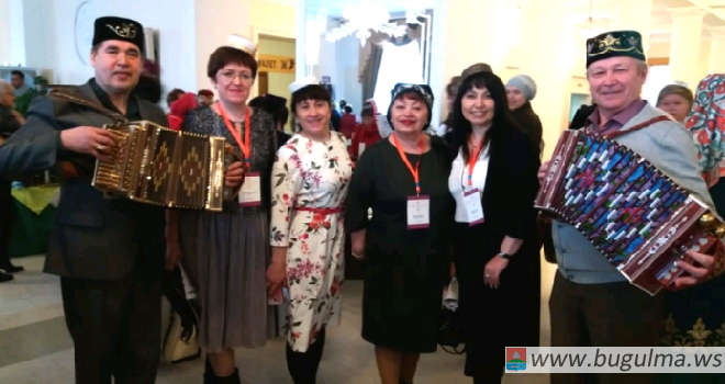 Бугульминки принимают участие во II съезде татарских женщин.