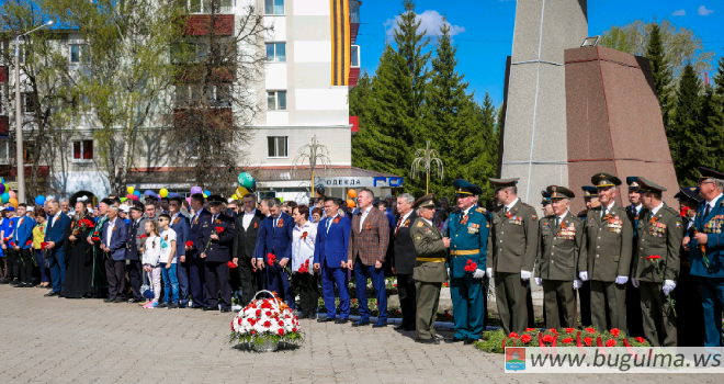 Мэр Бугульмы Линар Закиров принял участие в праздничных мероприятиях, посвященных 74-й годовщине Победы
