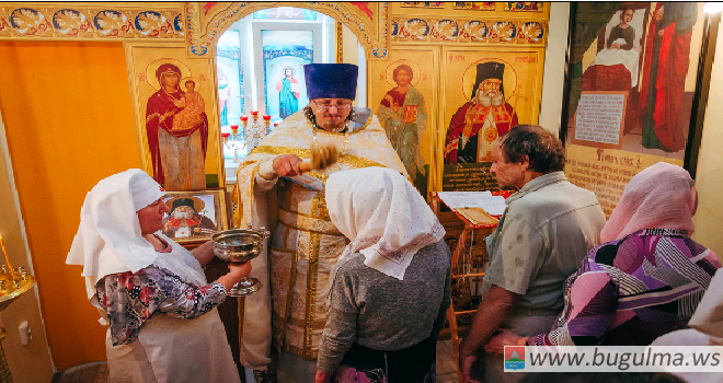 В больничном храме свт.Луки Крымского города Бугульма состоялась Божественная Литургия