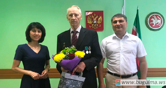 Председатель Бугульминского городского суда и коллектив поздравили судью в отставке