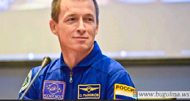 Сергей Рыжиков прибыл на Байконур для завершения подготовки к предстоящему космическому полету на МКС.