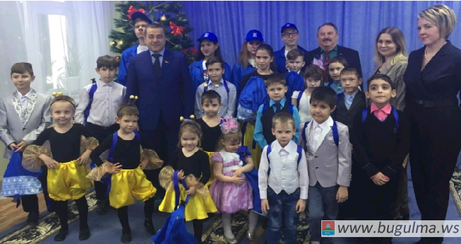 Депутат Госсовета РТ Рифнур Сулейманов подарил новогодние подарки детям из приюта «Ялкын»