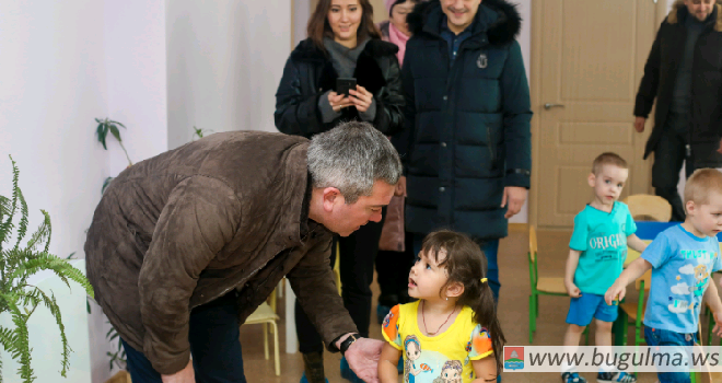 Линар Закиров посетил детские сады после капитального ремонта.