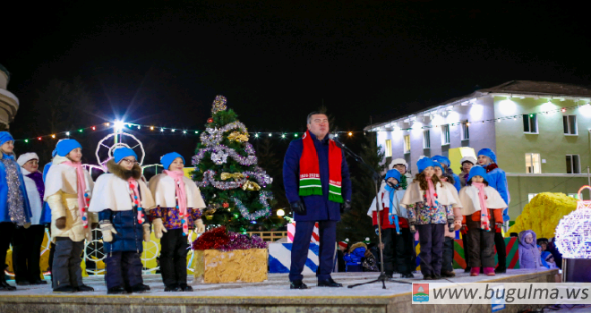 В Бугульме состоялось торжественное открытие главной ёлки города