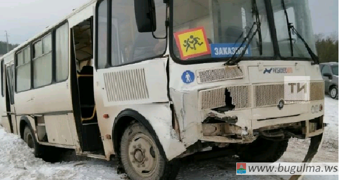 Бөгелмә районының 14 яшь хоккейчысы утырган автобус Сарман районында авариягә очраган