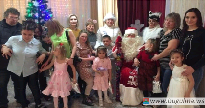 Дети с ограниченными возможностями Бугульмы получили новогодние подарки от Мэра города.