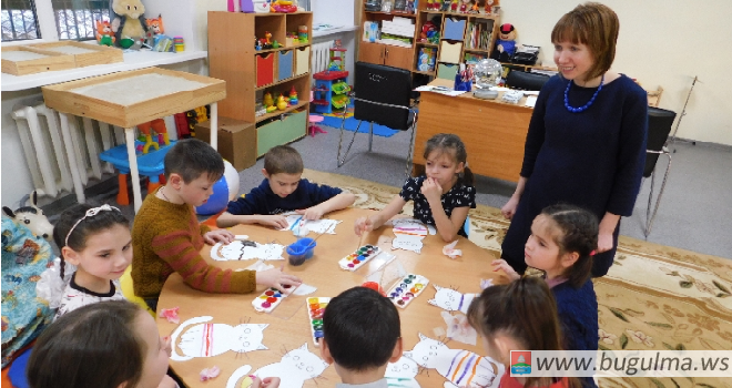 Тренинговые занятия с детьми провели психологи в центре «Радуга».