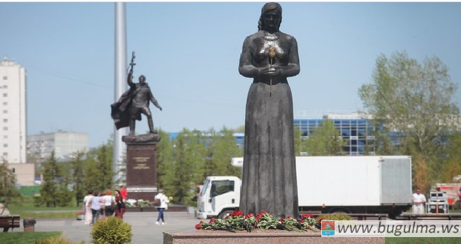 Открытие памятника Советскому солдату, «Бессмертный полк» онлайн — как Татарстан отпраздновал 75-летие Победы.