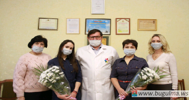 Главный врач Бугульминской ЦРБ поздравил с Международным днем семьи.