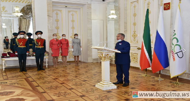 Рустам Минниханов вручил госнаграды Российской Федерации и Республики Татарстан.