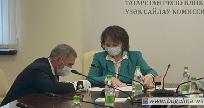 Минниханов представил в ЦИК документы для регистрации на выборах.