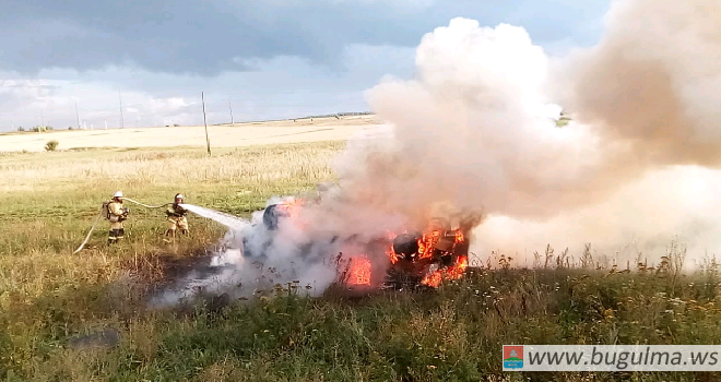 Mercedes Gelandewagen выгорел дотла после столкновения с «Жигулями» в Татарстане.