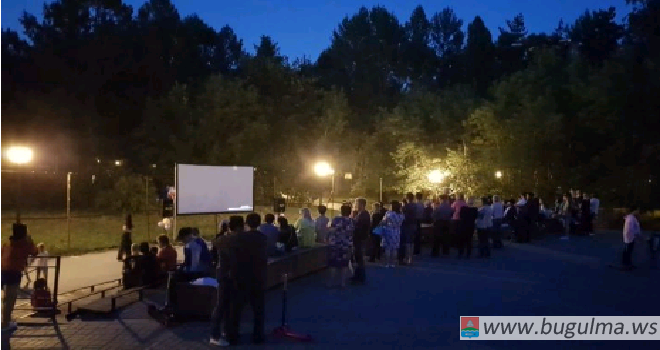 VII Всемирный фестиваль уличного кино: передвижной культурный центр открыл сезон кинопоказов под открытым небом.