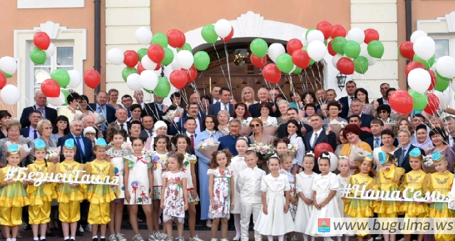 Семья Кадыровых из Бугульмы – на торжественном приеме Президента Татарстана.