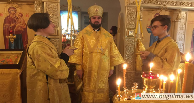 Епископ Мефодий совершил Всенощное бдение в храме святых равноапостольных Константина и Елены