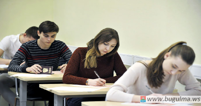 Сегодня российские выпускники начали сдавать госэкзамены.