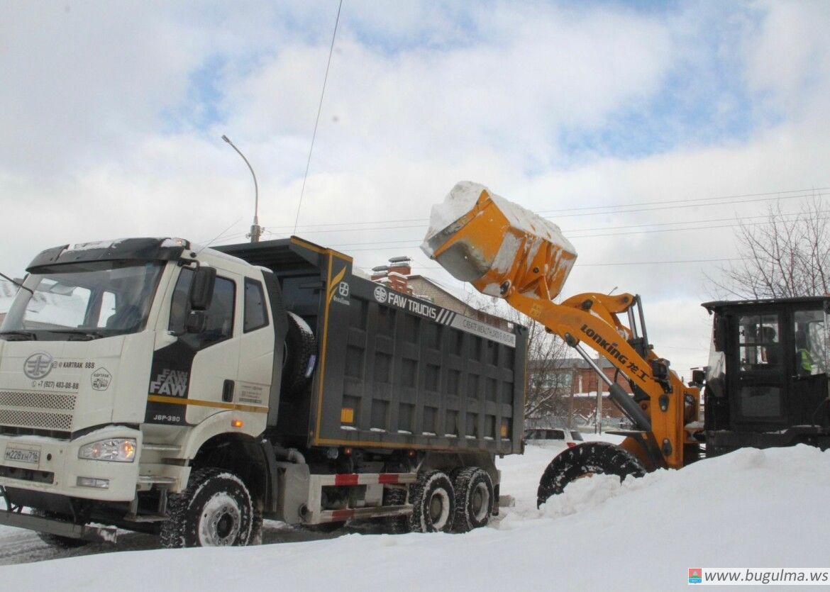 Водители Бугульмы о борьбе со снегом: «Кто будет убирать, если не мы?»