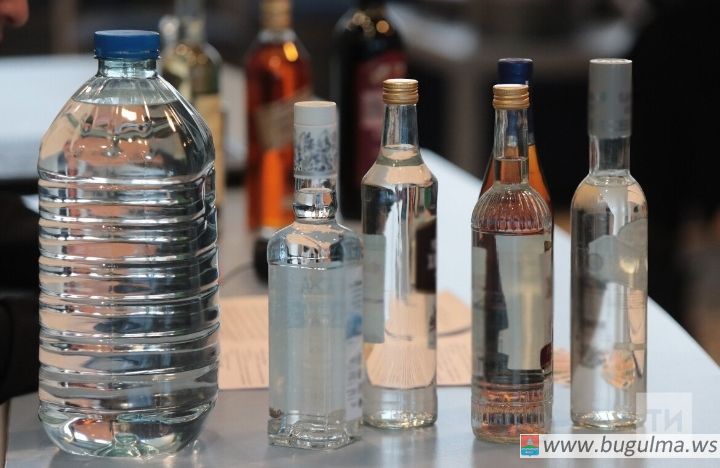 У бугульминца нашли восемь литров спиртного без маркировки.