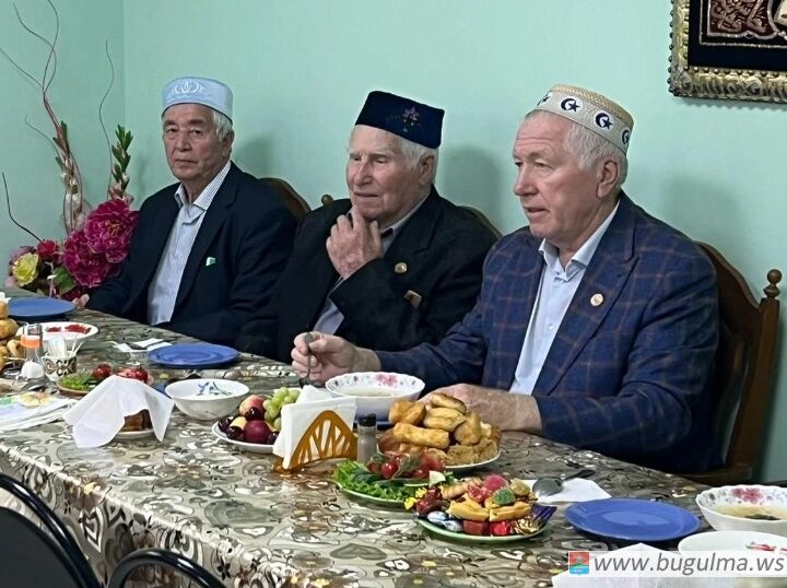 В Центральной мечети г. Бугульма прошел благотворительный обед