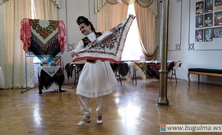 В центре татарской культуры провели праздник татарского платка.