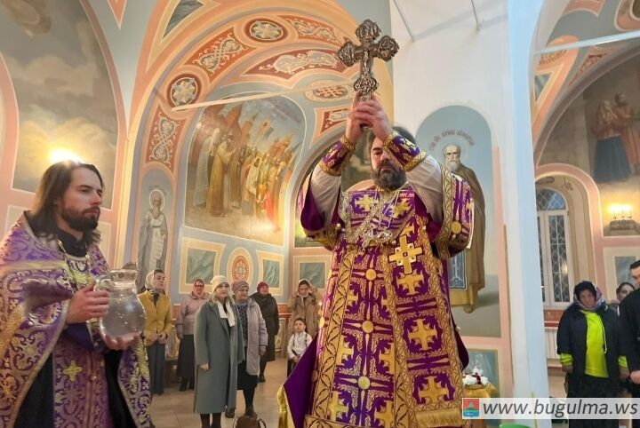 Епископ Мефодий совершил всенощное бдение в Казанско-Богородицком монастыре.