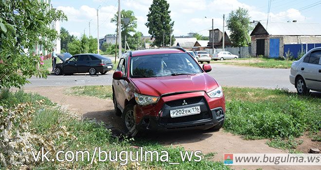 ДТП на перекрестке улиц Алиша - Якупова