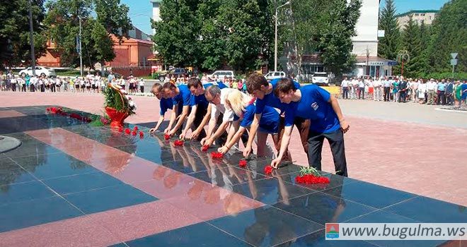 Бугульминские Единоросы почтили память начала войны минутой молчания