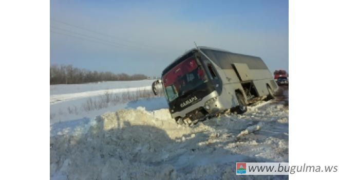 Автобус в кювете