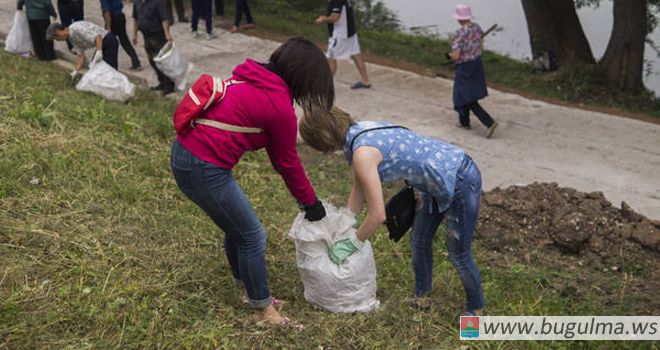 Сегодня на центральном городском водоеме Бугульмы прошла акция 