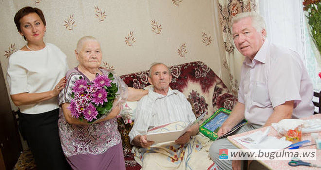 В Бугульме ветерана Великой Отечественной войны поздравили с 90-летним юбилеем