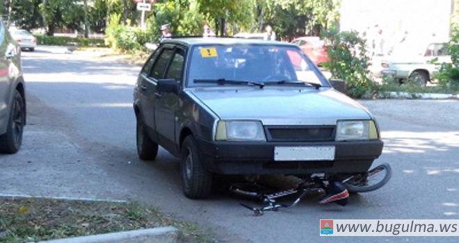 В Бугульме двое детей на велосипеде попали под колеса легковушки